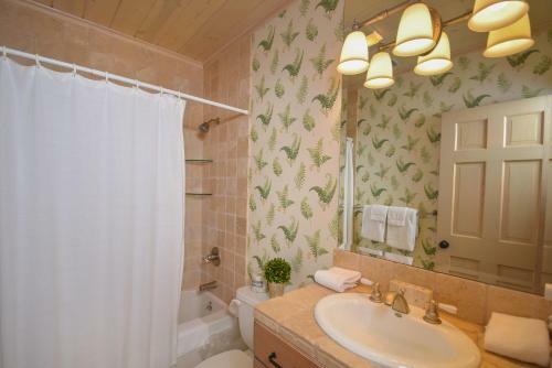 Steden Court Eight-bedroom Holiday Home