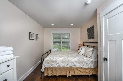 Lake Stone Manor Five-bedroom Holiday Home