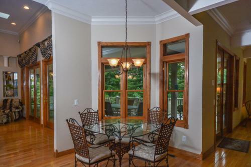 The West Wing Five-bedroom Holiday Home