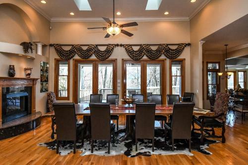 The West Wing Five-bedroom Holiday Home