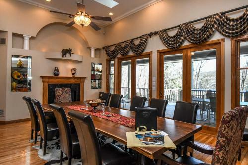 The West Wing Five-bedroom Holiday Home
