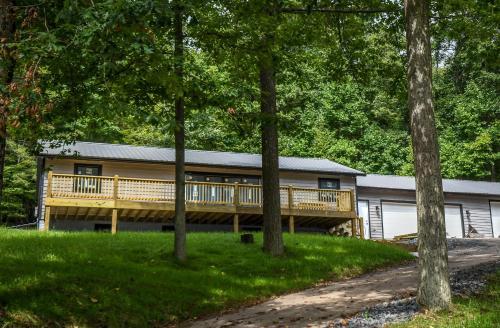Little Bear Four-bedroom Holiday Home
