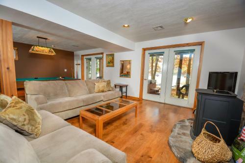 Over The Rainbow Four-bedroom Holiday Home