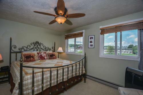 Ski Harbor Three-bedroom Holiday Home #02
