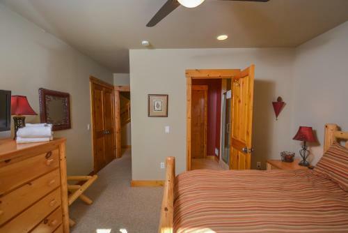 Baraboo Lodge Four-bedroom Holiday Home