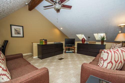 Hook, Wine & Sinker Two-bedroom Holiday Home
