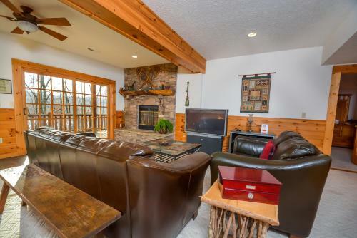 Old Bruin's Den Four-bedroom Holiday Home