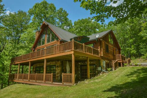 Old Bruin's Den Four-bedroom Holiday Home