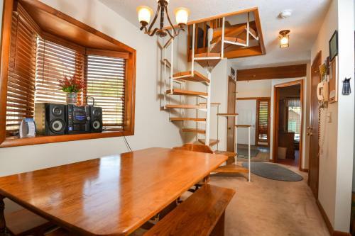 Hartwood Village #05 Three-bedroom Townhome