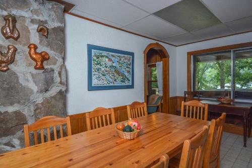 Simpson's Sanctuary Three-bedroom Holiday Home