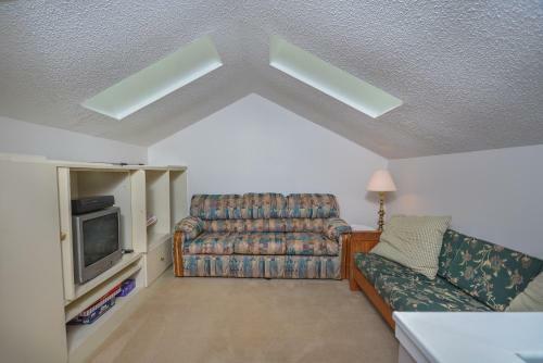 Deep Creek Village #23 Three-bedroom Holiday Home