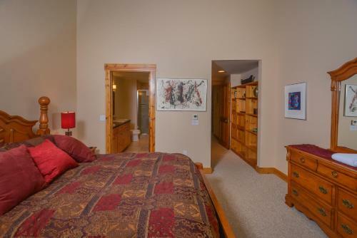 Ski Chalet Four-bedroom Holiday Home