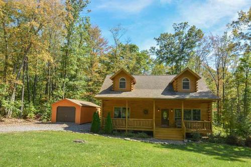 Donovan's Dacha Three-bedroom Cabin