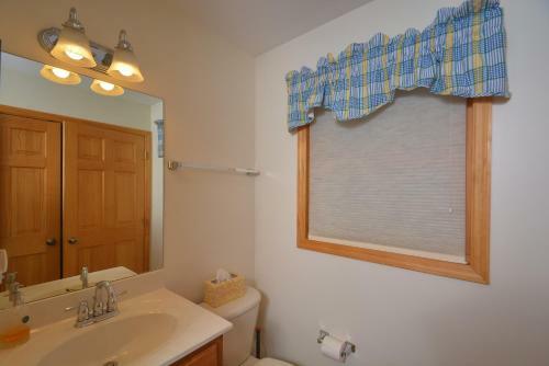 Sparky's Lodge Four-bedroom Holiday Home