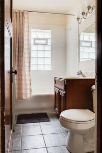 Brady Street One Bedroom Apartment