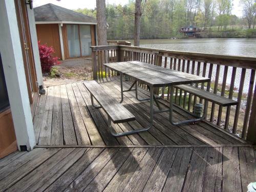 Lake Myers Lakeside Villa 23