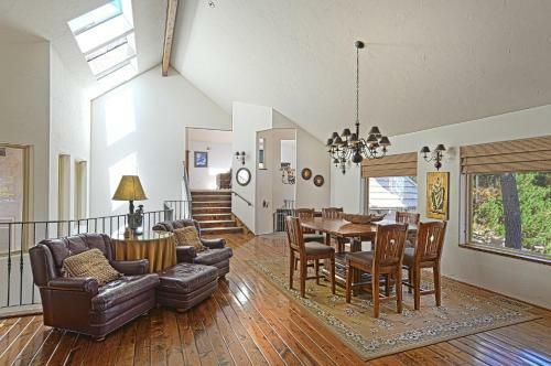 Skyline Forest Delight - Four Bedroom Home - 3721