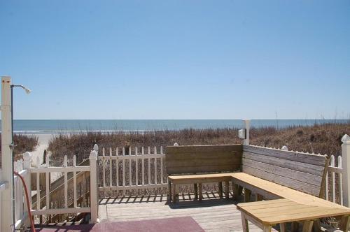 Apartamento 1068-306 Crescent Beach Villas Condo