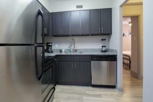 Apartamento 1 Bedroom Downtown Condo