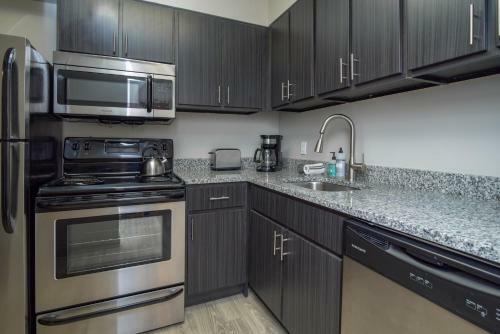 Apartamento 1 Bedroom Downtown Condo