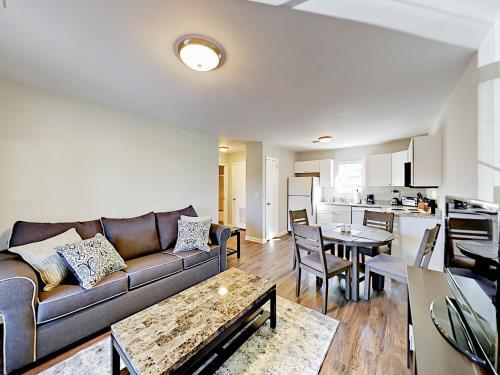 4th Avenue South Apartment Apts