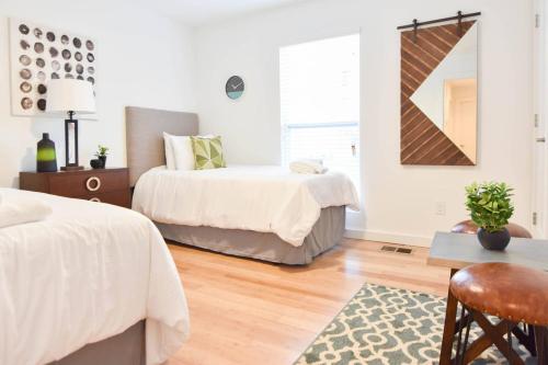 Three-bedroom, Three-bath Townhouse Over The River