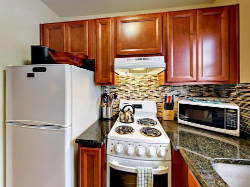 Landmark Mcmillin Court Apartment 1