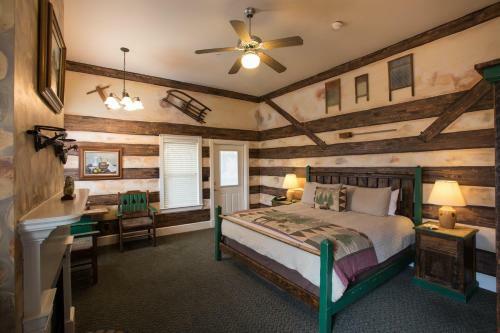 Gruene River Hotel & Retreat