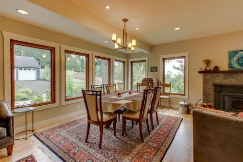 Parrett Mountain Farm House Retreat