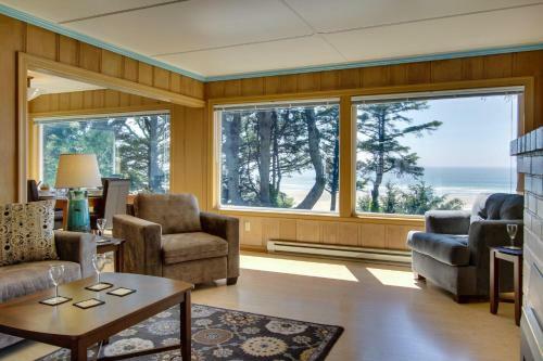 Agate Beach Oceanfront Lodge