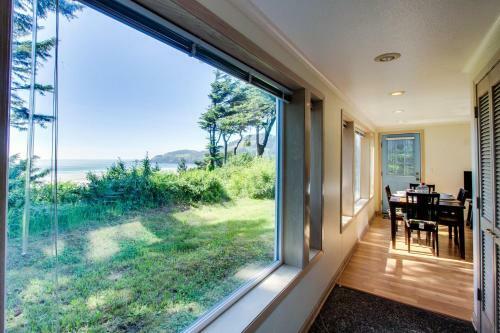 Agate Beach Oceanfront Lodge
