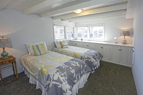 1101 W Bay Ave (68215)