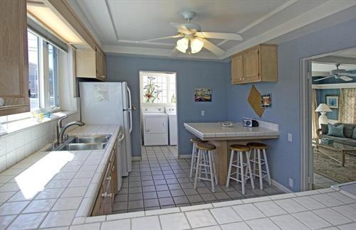 1101 W Bay Ave (68215)