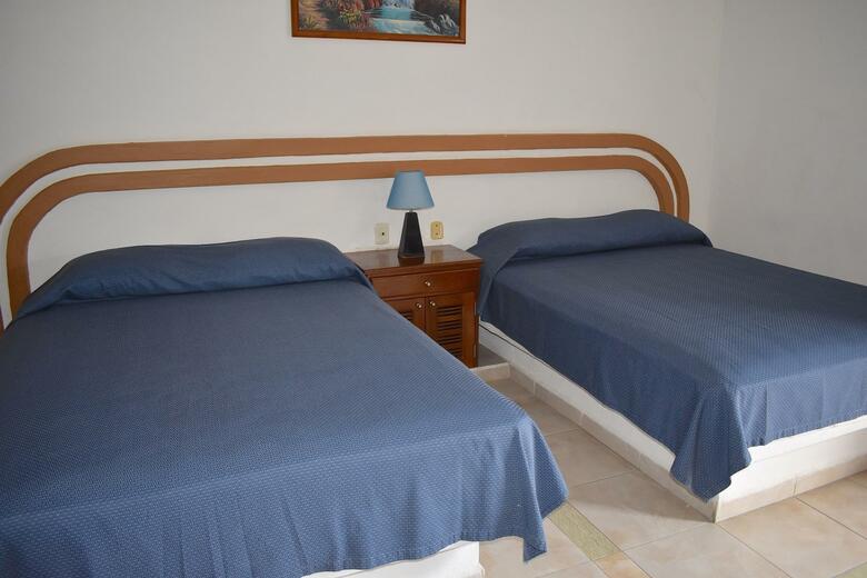 Hotel Plaza Almendros