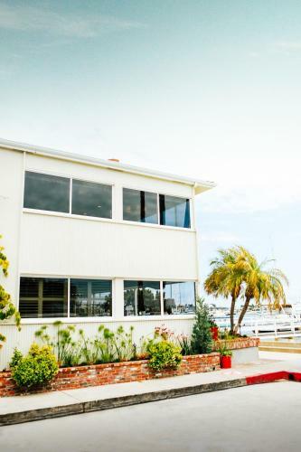 1400 South Bayfront 5 Bedroom Home