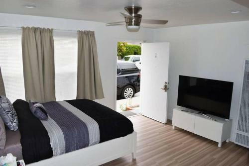 ?? Amazing Contemporary Studio By The Beach #1