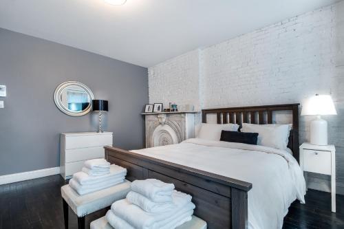 8 Bedroom Midtown Townhouse- Sleeps 16