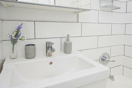 Central Two Bedroom Apartment In Times Square