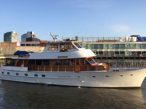 Alice + Olivia Fashion Yacht