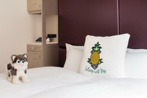Staypineapple, An Artful Hotel New York