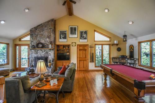 Lakeside Vista Four-bedroom Holiday Home