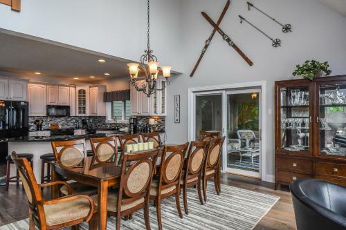 La Bella Vita Five-bedroom Holiday Home