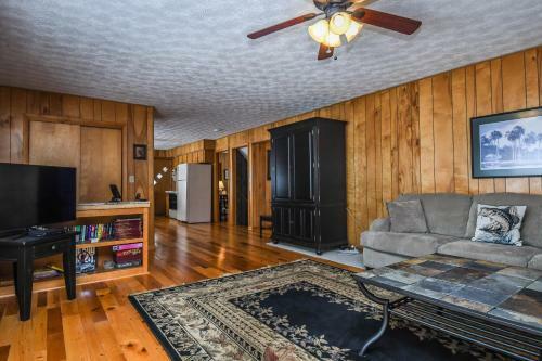 Fish Inn Four-bedroom Holiday Home