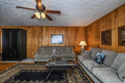 Fish Inn Four-bedroom Holiday Home