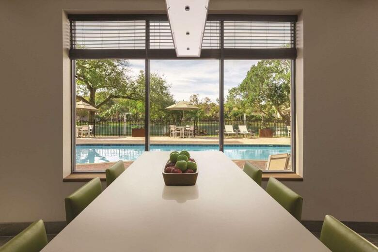 Hotel Holiday Inn Express Tampa Stadium Apt