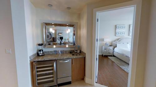 Turquoise Place C1504