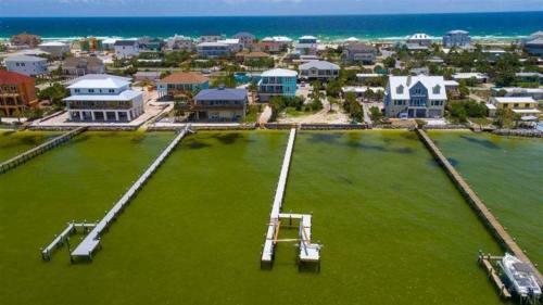 Turquoise Place C2508
