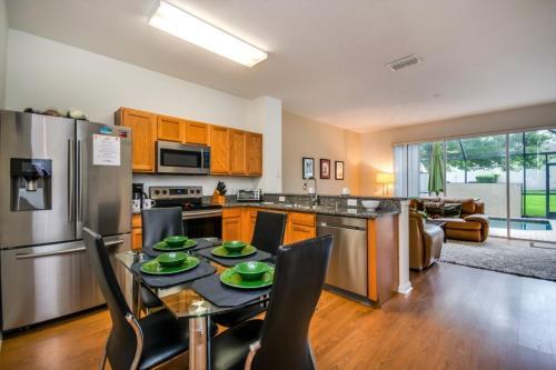 Renshaw 2562 Townhouse