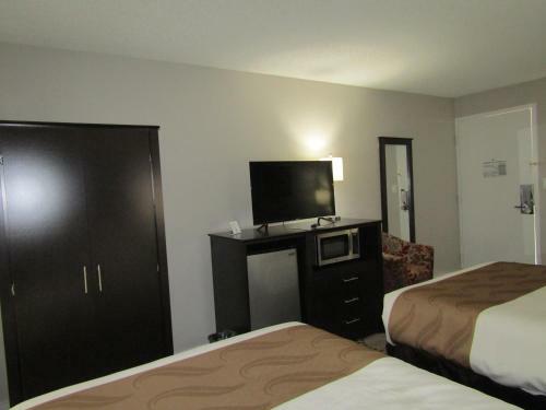 Hotel Quality Inn & Suites By The Lake