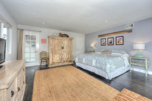 2402o - 875413 Modern Silverstrand Oasis